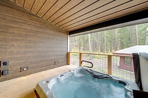 Luxe Valley Home w/ Sauna & Hot Tub Near Mazama