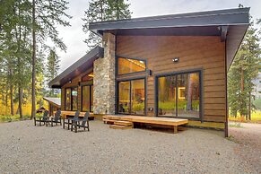 Luxe Valley Home w/ Sauna & Hot Tub Near Mazama