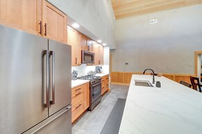 Luxe Valley Home w/ Sauna & Hot Tub Near Mazama