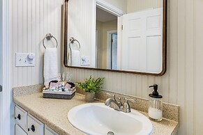 Hot Tub, Games & Sunroom: Family Home in Greer!