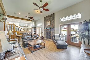 Waterfront Family Home on Cedar Creek Reservoir
