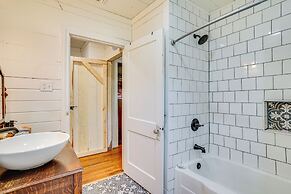 4 Mi to Dinosaur Valley: Rustic Glen Rose Cottage!