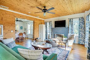 4 Mi to Dinosaur Valley: Rustic Glen Rose Cottage!