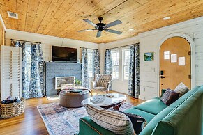 4 Mi to Dinosaur Valley: Rustic Glen Rose Cottage!
