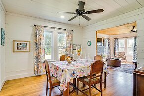 4 Mi to Dinosaur Valley: Rustic Glen Rose Cottage!