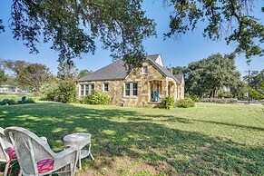 4 Mi to Dinosaur Valley: Rustic Glen Rose Cottage!