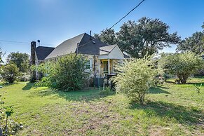 4 Mi to Dinosaur Valley: Rustic Glen Rose Cottage!