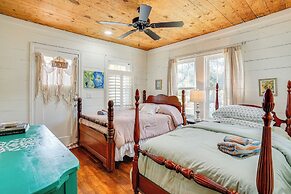 4 Mi to Dinosaur Valley: Rustic Glen Rose Cottage!