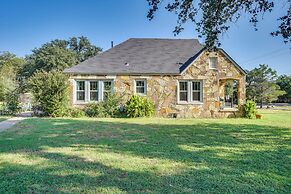 4 Mi to Dinosaur Valley: Rustic Glen Rose Cottage!