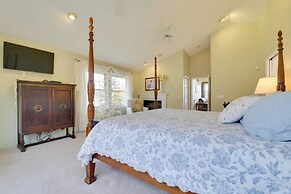 The Country House' - Kalkaska Retreat w/ Fire Pit