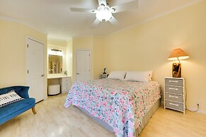 The Country House' - Kalkaska Retreat w/ Fire Pit