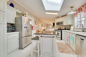 The Country House' - Kalkaska Retreat w/ Fire Pit