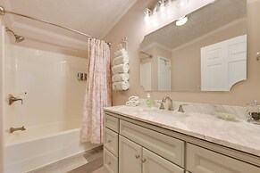 The Country House' - Kalkaska Retreat w/ Fire Pit