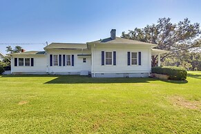 Tranquil Abode Near Thomasville w/ Screened Porch!