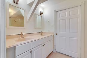 Walk to Beach: Water-view Freeport Home!