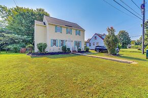 Richmond Home w/ Deck: 1 Mi to Richmond Raceway!