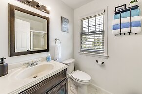 Richmond Home w/ Deck: 1 Mi to Richmond Raceway!