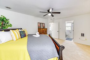 Richmond Home w/ Deck: 1 Mi to Richmond Raceway!