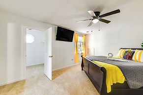 Richmond Home w/ Deck: 1 Mi to Richmond Raceway!