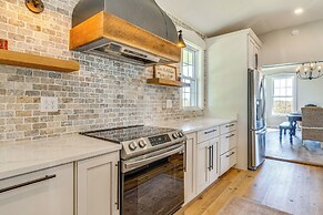 Hope Retreat w/ Furnished Deck Near Parks!