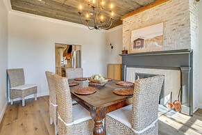 Hope Retreat w/ Furnished Deck Near Parks!