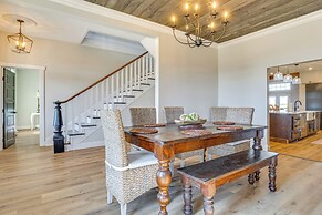 Hope Retreat w/ Furnished Deck Near Parks!