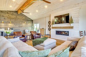 Hope Retreat w/ Furnished Deck Near Parks!