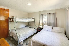 10 Mi to National Park: Patio at Hot Springs Home