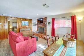 10 Mi to National Park: Patio at Hot Springs Home