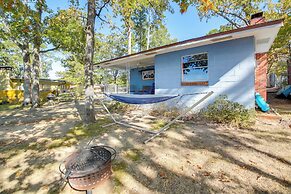 10 Mi to National Park: Patio at Hot Springs Home
