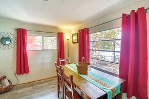 10 Mi to National Park: Patio at Hot Springs Home