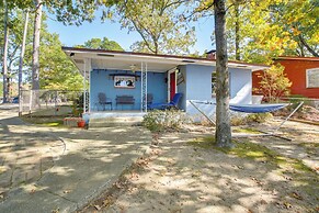 10 Mi to National Park: Patio at Hot Springs Home