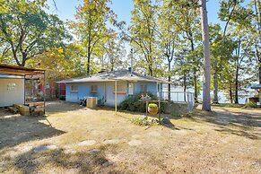 10 Mi to National Park: Patio at Hot Springs Home