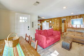 10 Mi to National Park: Patio at Hot Springs Home