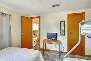 10 Mi to National Park: Patio at Hot Springs Home