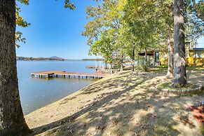 10 Mi to National Park: Patio at Hot Springs Home