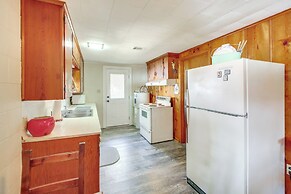 10 Mi to National Park: Patio at Hot Springs Home