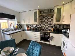Host Stay Cotman Close