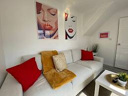 Host Stay Cotman Close