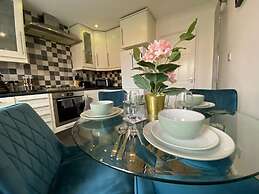 Host Stay Cotman Close