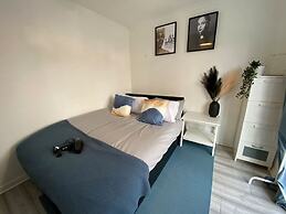 Host Stay Cotman Close