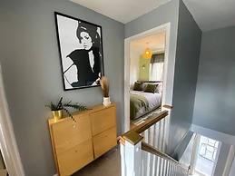 Host Stay Cotman Close