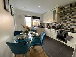 Host Stay Cotman Close