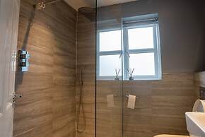 Host Stay Oriel Close