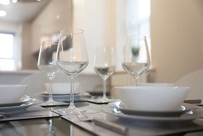 Host Stay Oriel Close