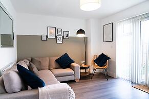 Host Stay Hewitt Close