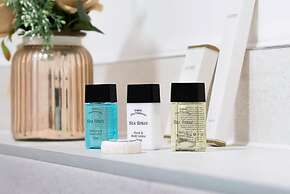 Host Stay Hewitt Close