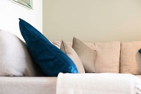 Host Stay Hewitt Close