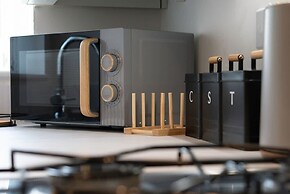 Host Stay Hewitt Close