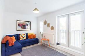 Host Stay Davies Close
